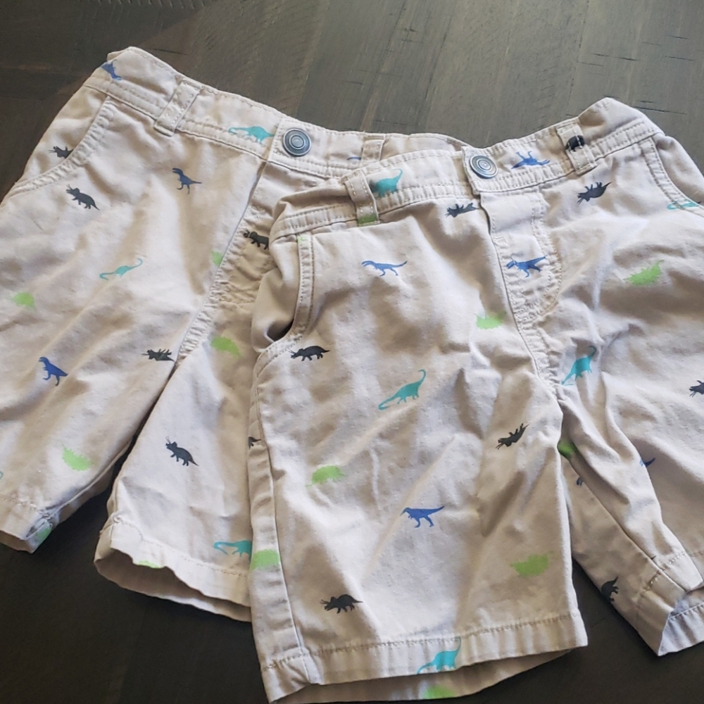 Sold!!Toddler boy shorts (dinosaurs)